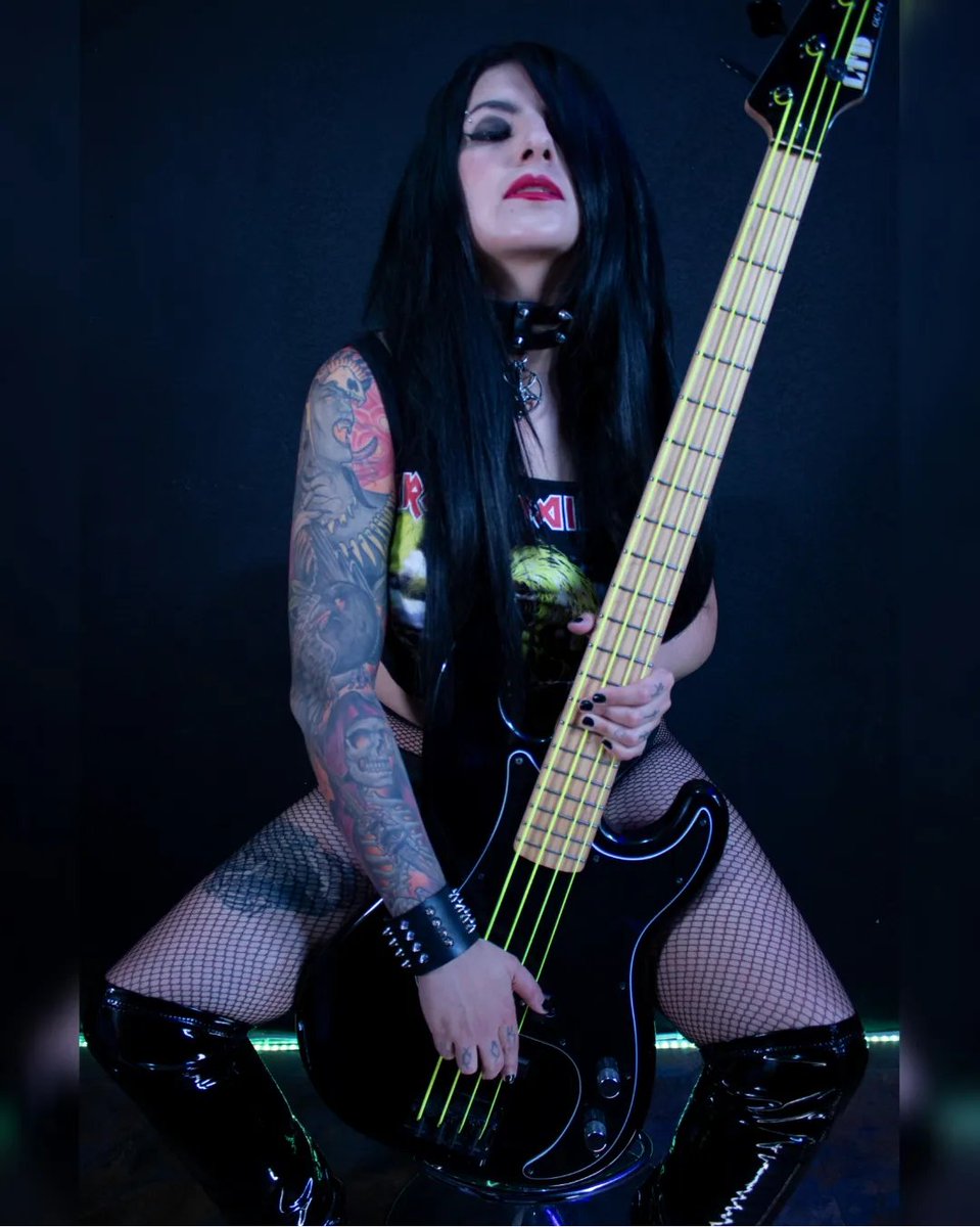 Más fotos , en super oferta !!!
onlyfans.com/qatrina