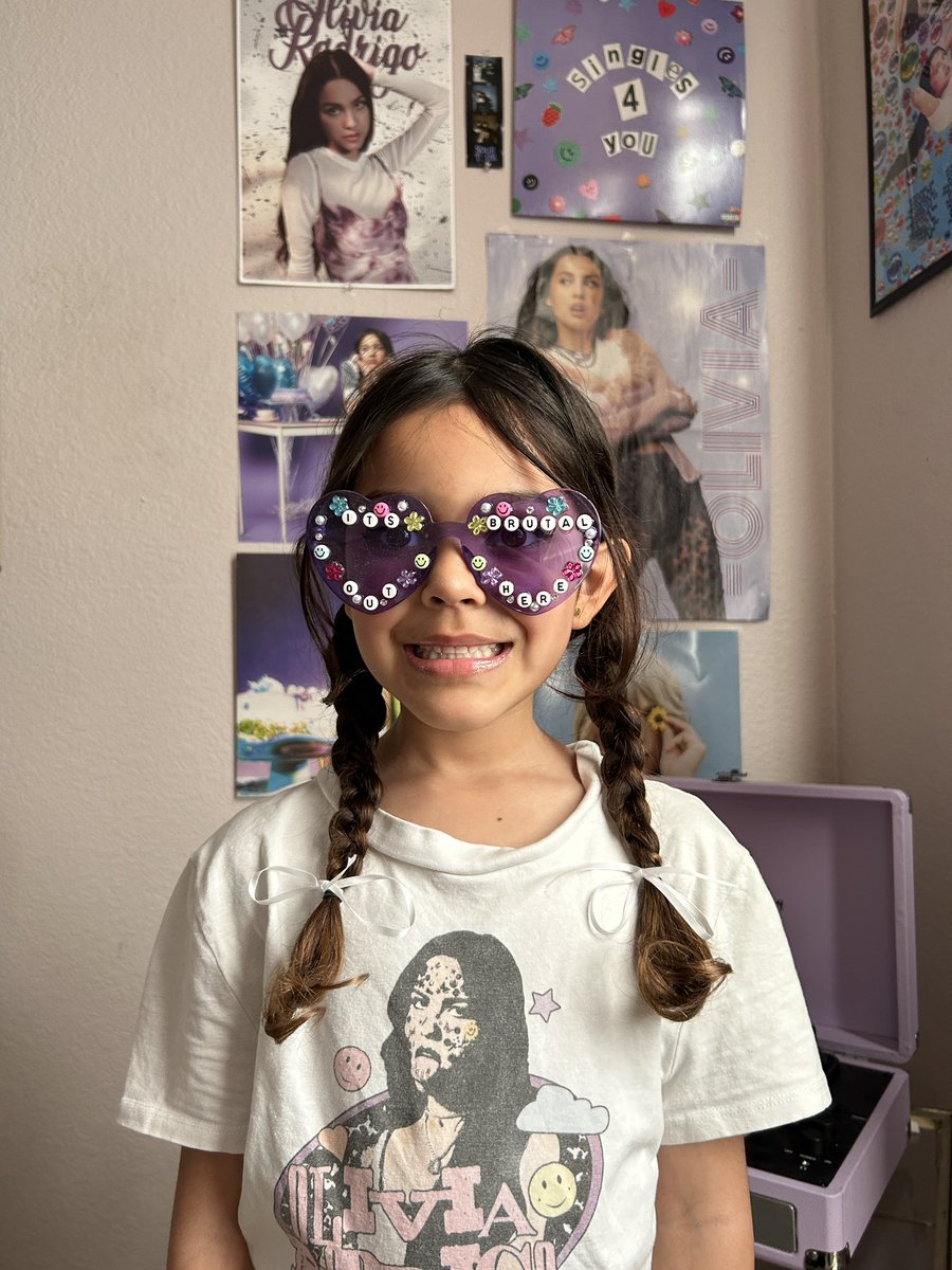 Iivgetsdejavu's tweet photo. My cousin wanted to dress up as liv today for Olivia’s birthday🥹🫶🏼💗 https://t.co/ISmxQxcUqd