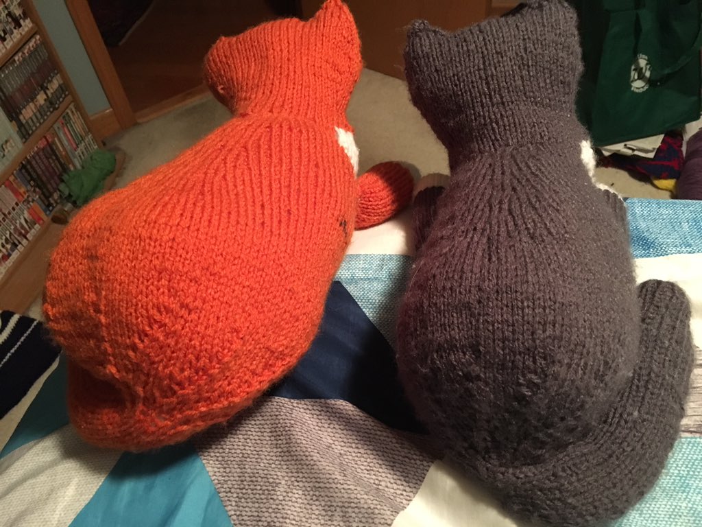 AltheaValara's tweet photo. @coffeekittenttv I'm sorry to hear you're having a bad time mentally! I've been there with the messy house thing, so I understand. I hope you feel better soon!

I don't have a real pet at this time but I did knit two kitties who are a calming presence in my life. I hope they make you smile. <3 https://t.co/7LnJTVMvdo