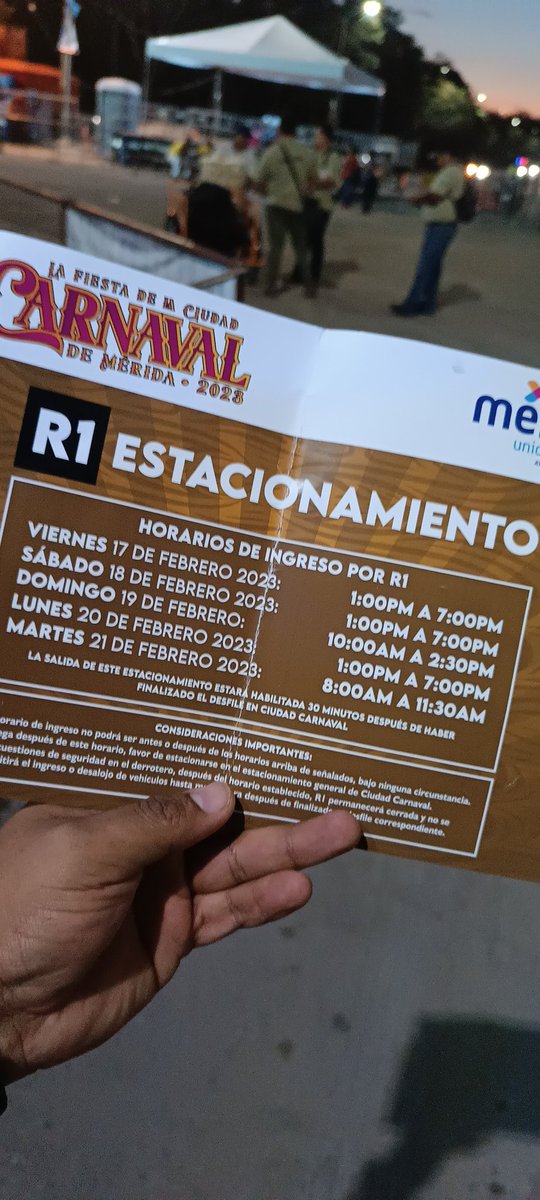 javier_leonfm's tweet photo. La @sspyuc y de @PoliciaMeridaMx  a aquellos que llegamos al carnaval a trabajar deja mucho que desear, dan un tarjetón con un horario establecido y 40 min antes cierran el acceso. la prepotencia y falta de diálogo a tal grado de gritarte y amenazarte con la Grúa @RenanBarrera https://t.co/vjKJ0hIHLN