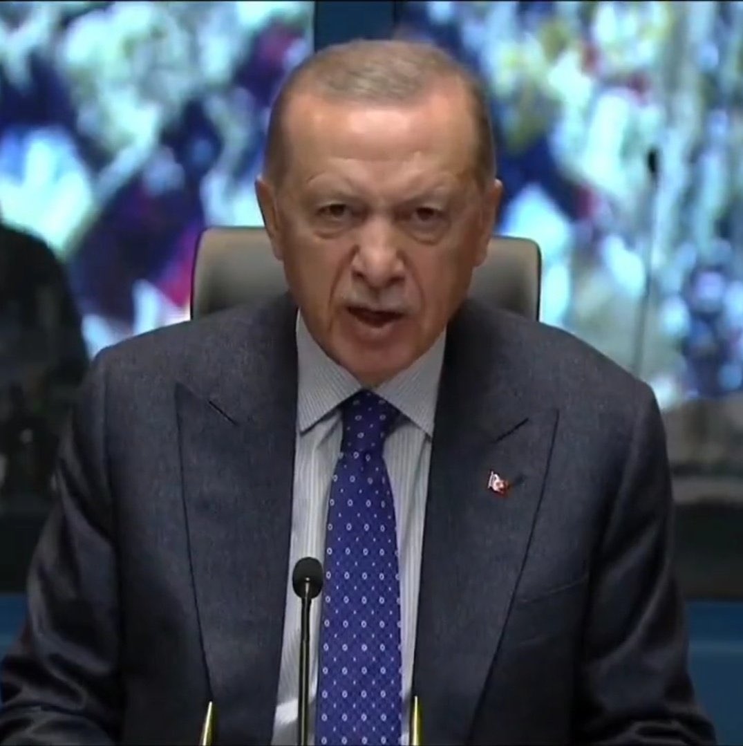 📌 Sen 99 dan beri deprem vergisi toplayan ama depreme hazırlık adına tek kuruş harcamamış birisisin.
📌 Sen 15 gündür halka çadır ulaştıramamış birisisin.
📌 Kiliseler depremzedelere kapılarını açmış ama sen sarayın kapılarına kilit eklemiş birisisin. 
#YardımParalarıNerede