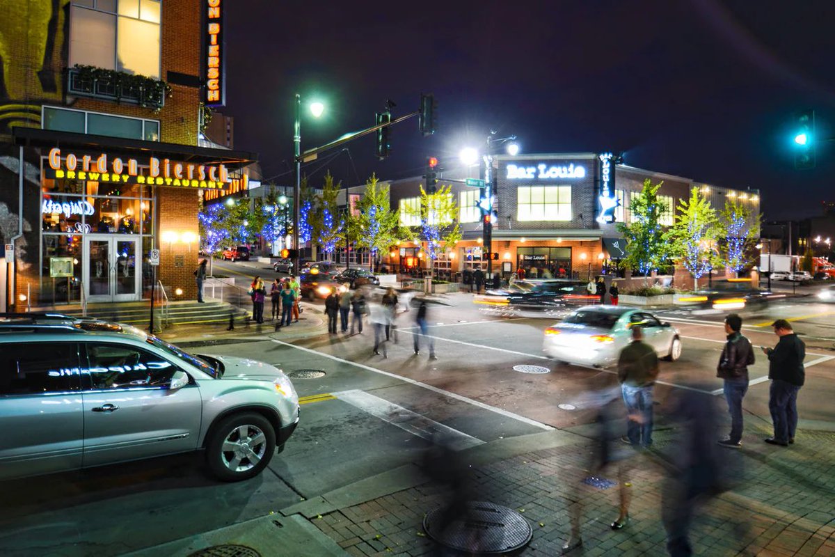 Home to more than 50 bars, restaurants and shops, the Kansas City Power and Light District is an eight-block entertainment hub unlike any other in town. Stay next to all the action when you book a room with us! 🎵
