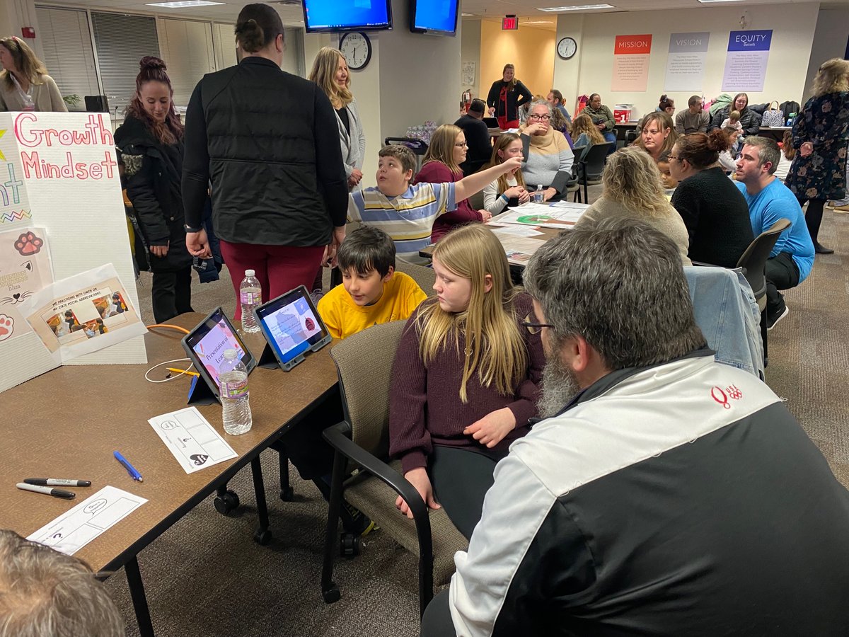 WalkerNxGL's tweet photo. Walker students did an amazing job sharing their presentations of learning with the WAWM School Board this evening. Great job Thor, Eliza, Aiden and Kaitlin. #wawmproud #amazingstudents https://t.co/i5UCgMY1pX