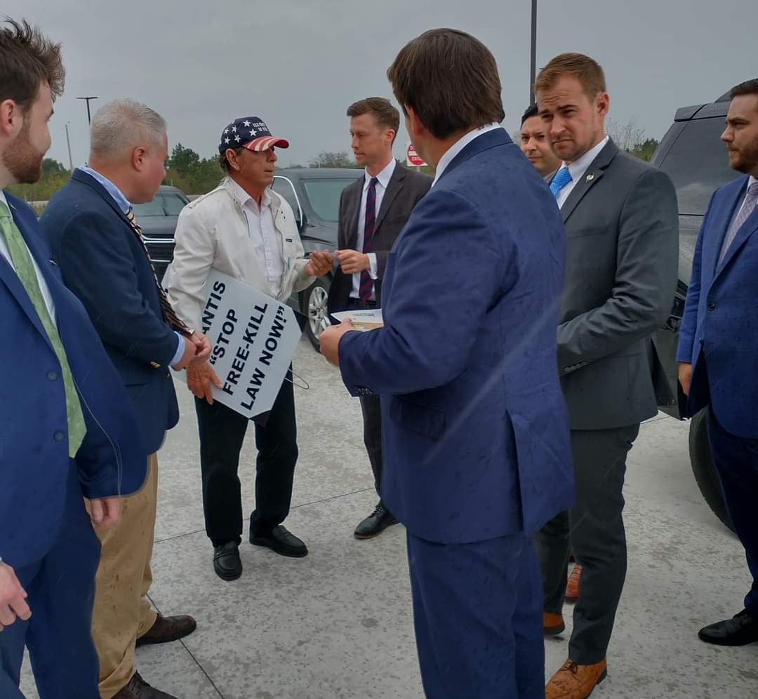 DitavonBloom's tweet photo. @GovRonDeSantis  https://t.co/67rjvxPx71 https://t.co/Zt9Hkv0EPT