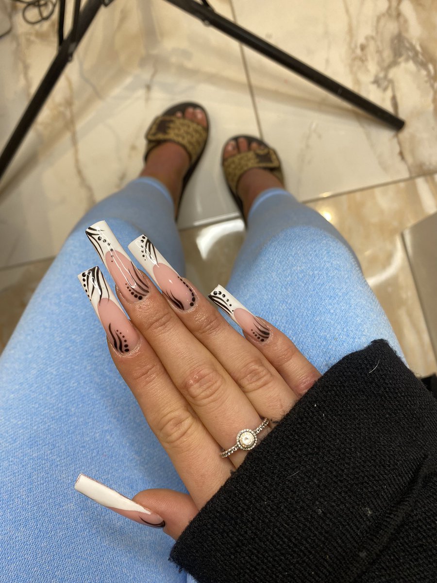 TheNxkedDoll's tweet photo. My nail tech never misses https://t.co/jrfG9DWuGT