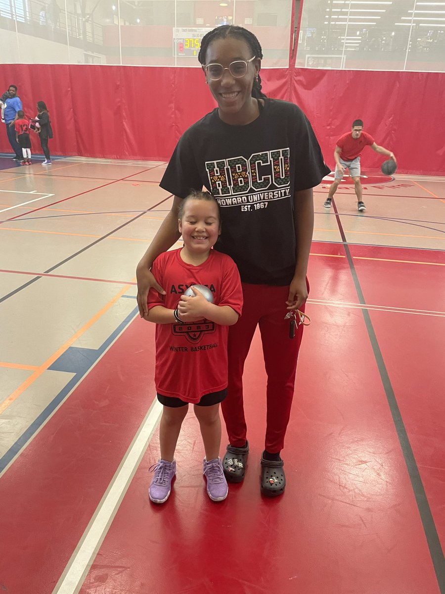GibbsTaleiyah's tweet photo. Had a blast today supporting one of the Lady Roos biggest fans Vivian and her team today. #FutureRoo #LetsGoo!! #RooFamily🤟🏽 https://t.co/YmAqbVlcN2