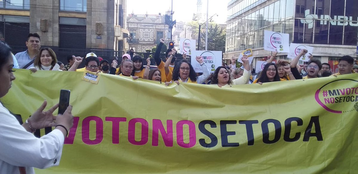 IVilla_g's tweet photo. Jornada de #PRDistas #CDMX impulsamos movilización #MiVotoNoSeToca RAZONES:
1) #AMLO busca controlar elecciones para IMPONER o DESCONOCER #Elecciones2024
2) #PlanB ANULA DERECHOS conquistados para #Mujeres #juventudes #diversidad etc
TOD@S al #Zocalo26DeFebrero 🔆✌🏼 https://t.co/T2vfMQezIt