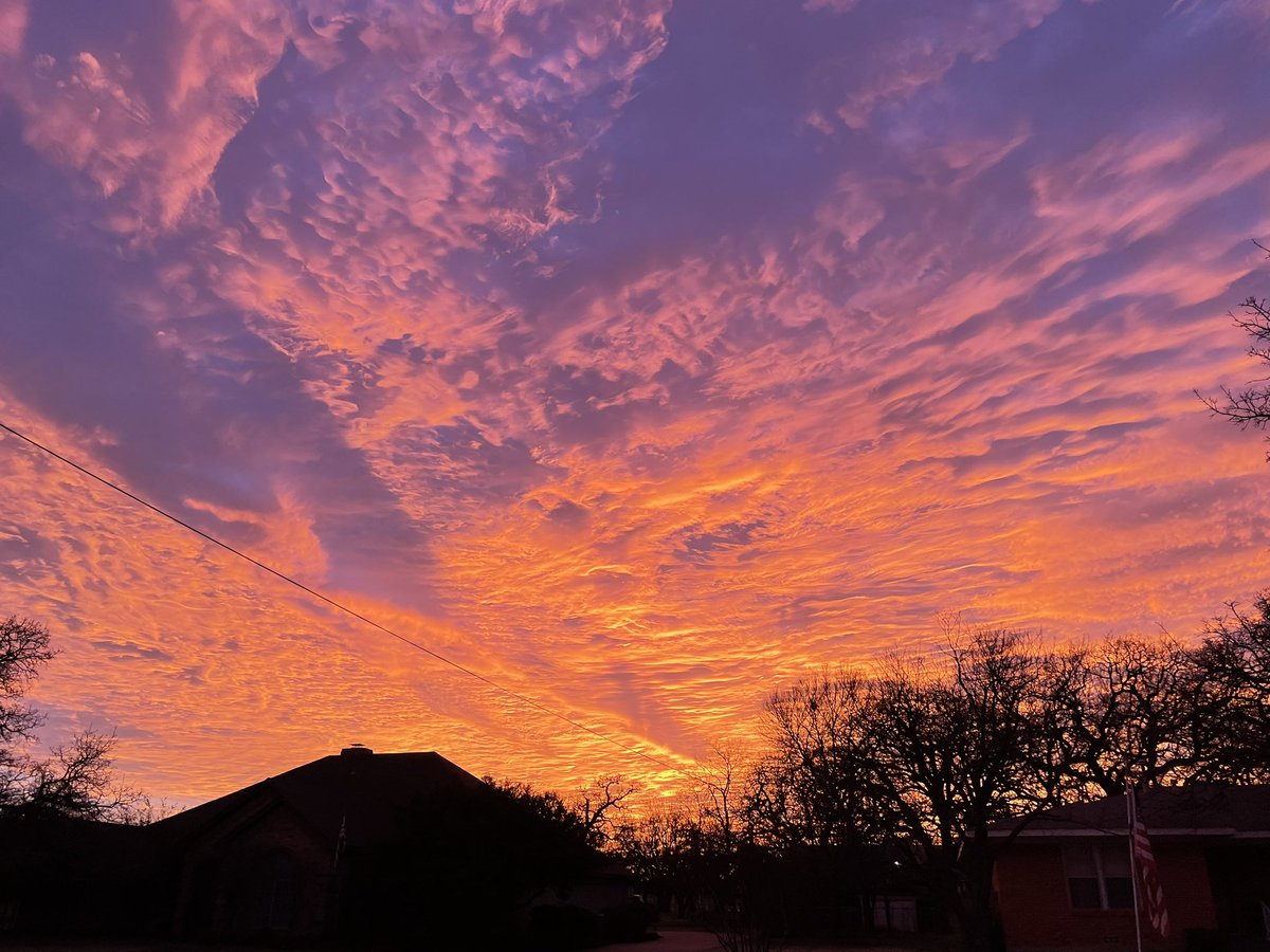 👀 What a #sunset this evening in DFW! @cbsdfw #FirstAlertDFW