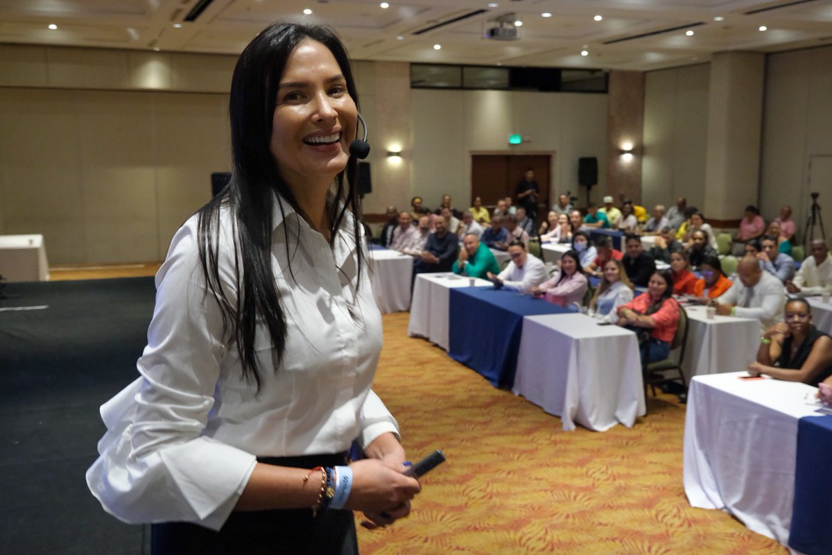MiyerlandiT's tweet photo. La sonrisa de una mujer que hoy se enteró que es la más opcionada a la Alcaldía de Cali, según la encuesta de @CaliSosVos

¡Vamos por #UnRenacerParaCali! https://t.co/CnmmBwKOrc