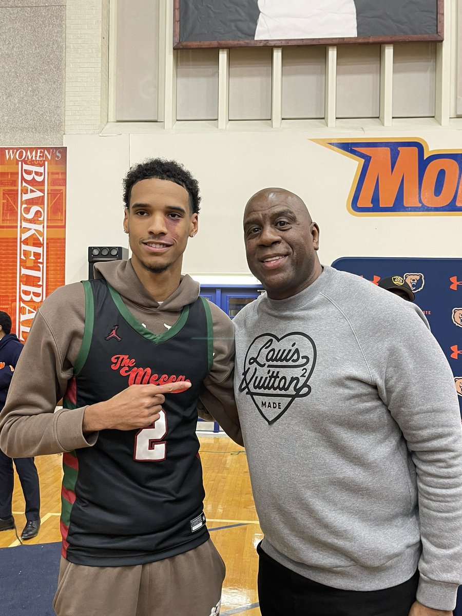 HUMensBB's tweet photo. You can call him #MEACMagic now.

@MagicJohnson spent some time with @2teveo to wish him a happy birthday before tonight’s game at Morgan along with our AD @HowardAD_KD and our Captain of the Day @BoydKRutherford . https://t.co/vaKTCfROa7