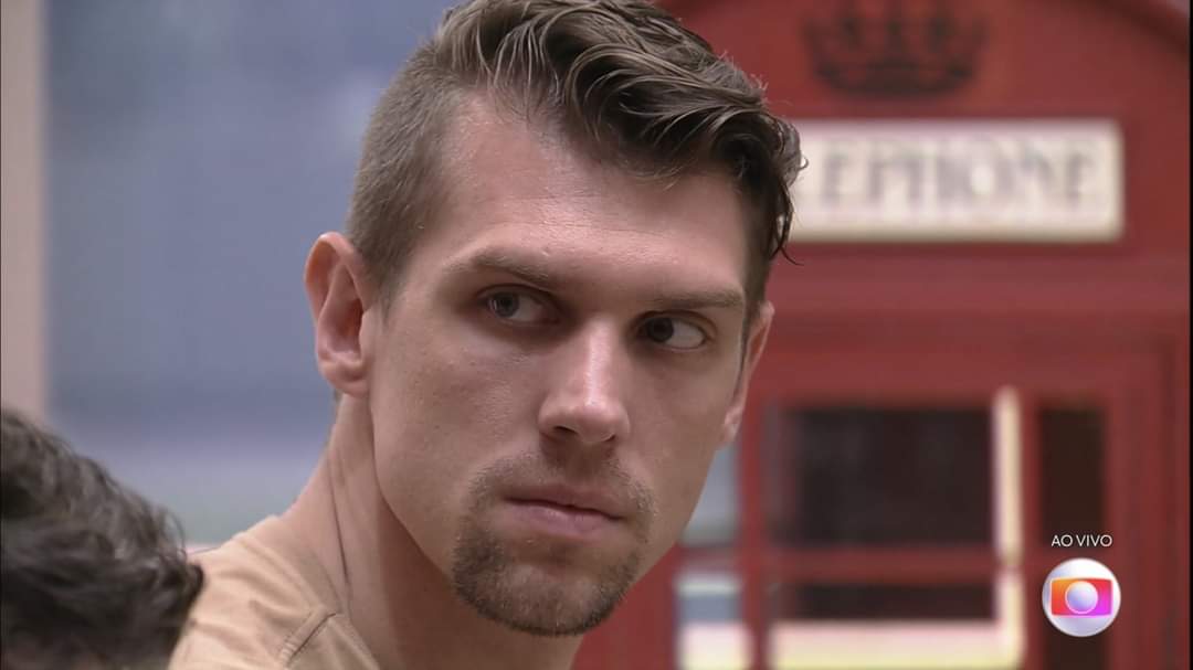 PyetroCorrea's tweet photo. VT mostrou que o Cristian mentiu, o Fred não estava rezando na frente da cama da Key e Gustavo #Foramentiroso
#BBB23 https://t.co/fIcyzCpVaz