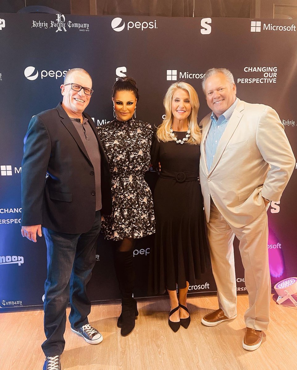JenniferGimenez's tweet photo. Another great time with great people. @AManInRecovery and I had a blast at all the #SuperBowl parties. @SoberCenter60 #AlHarris #MikeSingletary https://t.co/8ynXv2h0fd