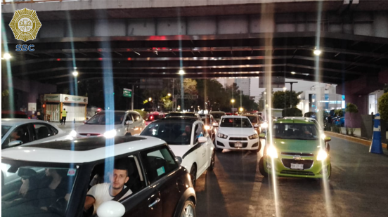 OVIALCDMX's tweet photo. 18:57 #PrecauciónVial | Cerrada la circulación de Río Churubusco al Oriente y Av. Centenario, col. Gral Anaya, alcaldía Coyoacán, por manifestantes. #AlternativaVial Av. Universidad, Av. División del Norte, Miguel Ángel de Quevedo y Eje 8 Sur. https://t.co/EMY5VxwtDe