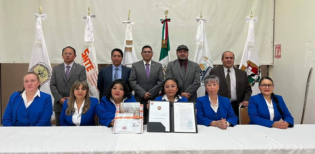 Sinadetta's tweet photo. Entrega Formal de toma de Nota por la Presidencia de Fedessp Nacional.
Sindicatos Federados: @Sinadetta, #Sindet Sedatu Sutd Semarnat y #SNITSE.
#SomosFedessp
@le_fuentesr
@Anel_Leal
@rossySINADETTA
@Maribelmendezd3
@edgchavira https://t.co/rP0dMUuQ5M