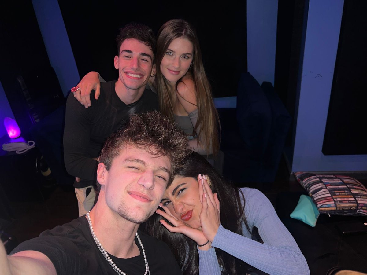 NowUnitedMusic's tweet photo. NU party 😘🎉 https://t.co/yvapMY1RDJ