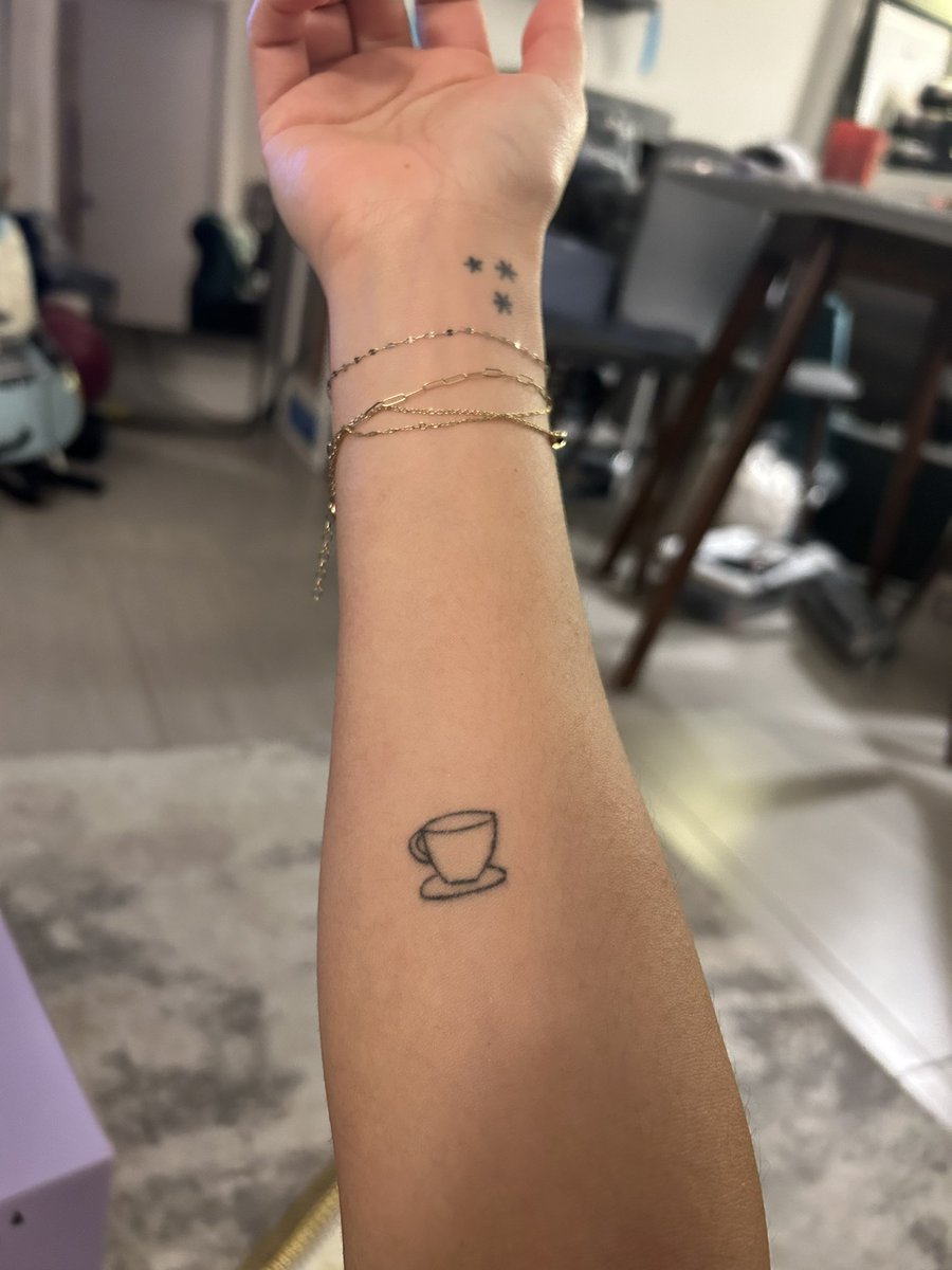 thekarihoshi's tweet photo. I regret to inform everyone that I *also* love tea so much…I also have it tatted #bachelor https://t.co/0Eoz0waZmp