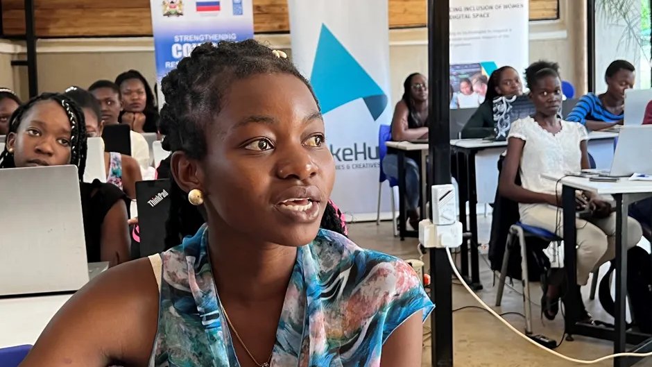 RaoMonari's tweet photo. Our @undpkenya #AccLab & @lakehub delivered the #FemiDevs programme for 188 young women living in rural communities in Kenya.
By offering new digital skills, the training strengthens their future opportunities in employment & entrepreneurship. https://t.co/ZRSZXS4zQC https://t.co/RHQGQ1Gmiy