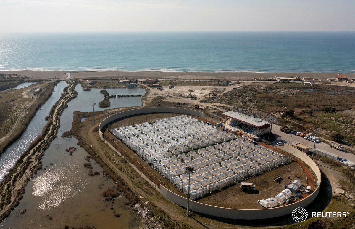 AFAD'a ve iktidara bağlı hiçbir kuruluşa güvenmememiz gerektiğini gösteren görüntüdür bu. 

Yeni depremlerin ve #Tsunami uyarılarının yapıldığı #Hatay da depremzedeler için çadır kentin yapıldığı yer. 
#ERDOĞANİSTİFA 
#YardımParalarıNerede