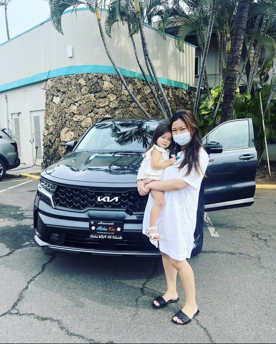 alohakiaHI's tweet photo. Mahalo Shandee and her adorable daughter for picking up their new 2023 Kia Sorento!
#YouKnowAGuy #Kia #KiaSorento https://t.co/sWkGPSKUij