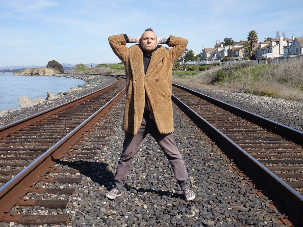 Under the weather but over the train tracks for an impromptu photo shoot in @PinoleCA yesterday with the talented @BethC_DP 🚂 

#bazfrancis #pinole #california #norcal #usa #bethcloutierphotography