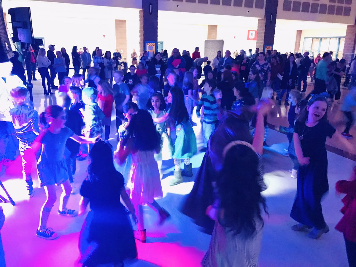 cmoretti66's tweet photo. Hawley Valentine’s Dance: Great Fun. Thank You PTA~ #LeadLAP #principalsinaction #dadsasprincipals #elementaryprincipals https://t.co/rnVHwtdKBO