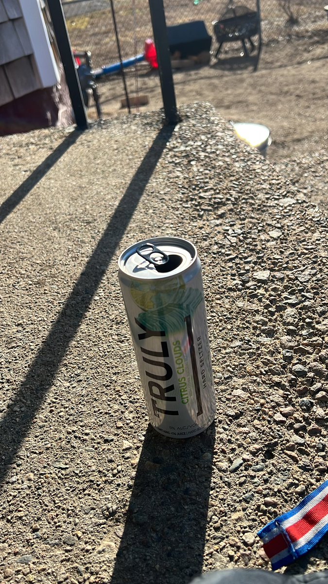 KellieADennis74's tweet photo. Never too early, right @trulyseltzer ?
#Wonderland
#DayDrinking
#CitrusClouds
#HeadInTheClouds https://t.co/SQBwV6IPEK