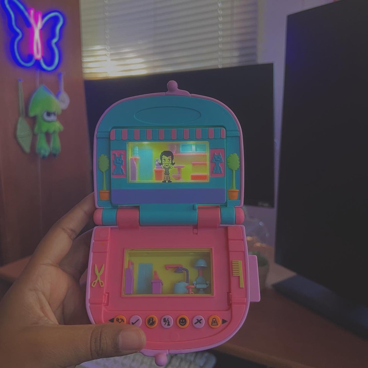 DGarbageGamer's tweet photo. ~Hey friends!! ~ Happy Monday • 2-21-23
✧: ✧・゚: : ✧・゚: : ✧・゚: : ✧・゚: : ✧・゚:
Did any of you have Pixel Chix growing up? I loved playing with these when I was younger!! 💗
maybe this is why I like simulation games 😂
#pixelchix #nostalgia #gamer #desksetup https://t.co/J01mrFh2hm