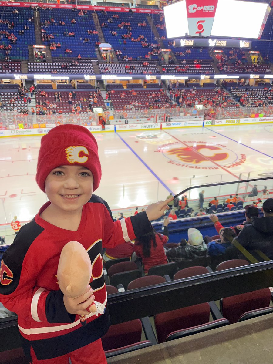 shoutitout314's tweet photo. Someone is pumped for his first @NHLFlames game! #celebratecofred https://t.co/pwJVIflNP1