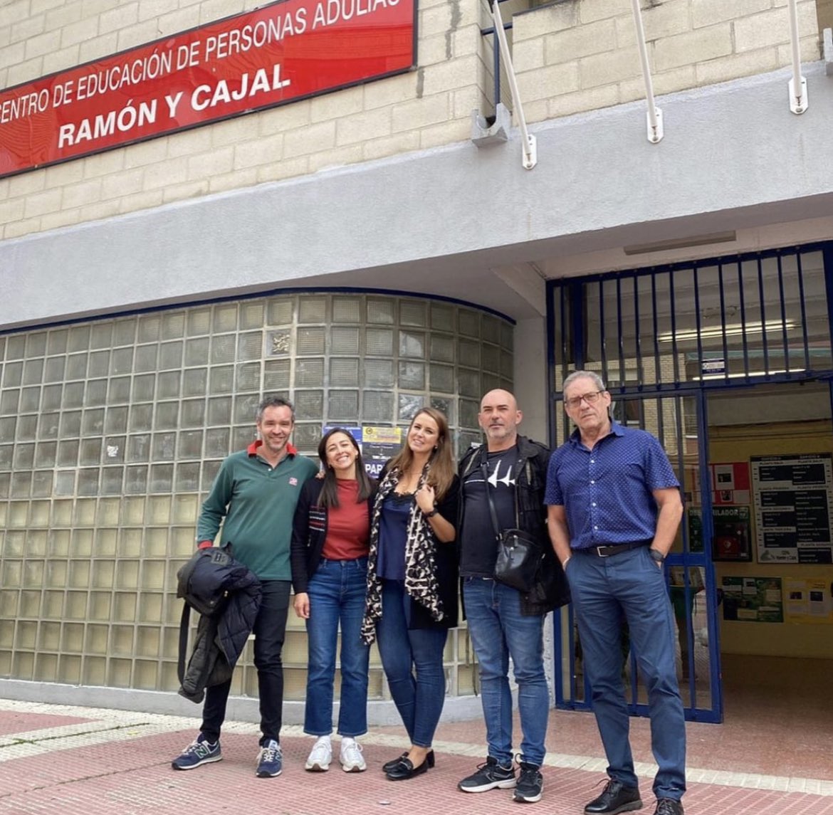 cepa_parla's tweet photo. 📻Nuestro director, Juan Ramón Duarte, ha participado en el programa de radio #RadioFAPA ‘Somos escuela’, donde ha hablado de la oferta educativa, de actividades culturales y de nuestros proyectos de centro  #ErasmusPlus #Xcelence #Tolerancia o #CompDigEdu
https://t.co/f5s55ouqTX https://t.co/mVrCPZgHWt