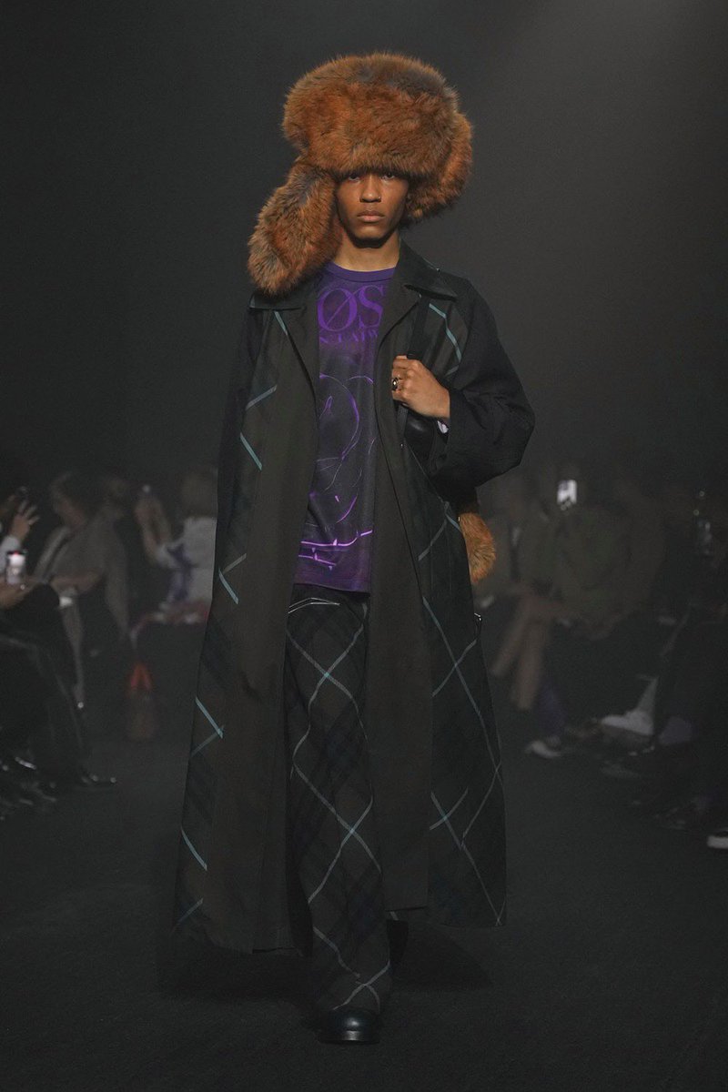 highendfashn's tweet photo. Burberry - Fall 2023 https://t.co/eD3B6AsR9E