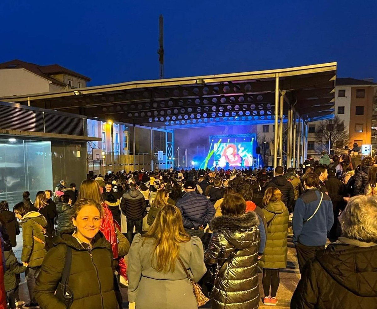 PSOETorrelavega's tweet photo. Este fin de semana Torrelavega se llenó de gente para disfrutar del  Carnaval.

Más de 600 participantes con disfraces repletos de creatividad en el Gran Desfile.

Completamente lleno de familias el Parque Manuel Barquín par escuchar a la Billy Boom Band. https://t.co/Huq8rUILFY
