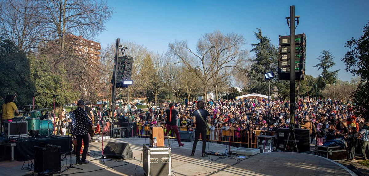 PSOETorrelavega's tweet photo. Este fin de semana Torrelavega se llenó de gente para disfrutar del  Carnaval.

Más de 600 participantes con disfraces repletos de creatividad en el Gran Desfile.

Completamente lleno de familias el Parque Manuel Barquín par escuchar a la Billy Boom Band. https://t.co/Huq8rUILFY