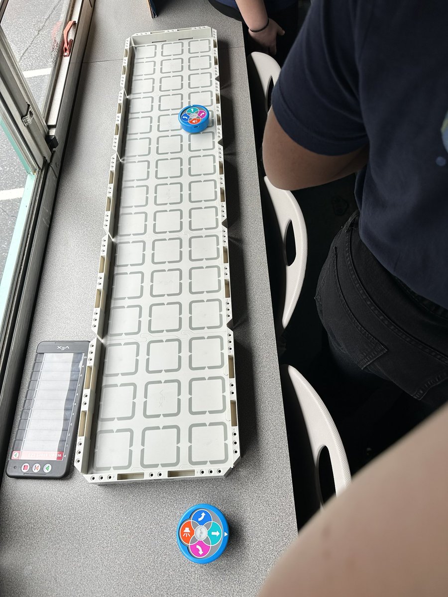 On the Friday before we left for Winter Break, STEM bus traveled to Live Oak elementary to show the students there all about the different valuable careers in STEM! Another successful Career Day in the books!
