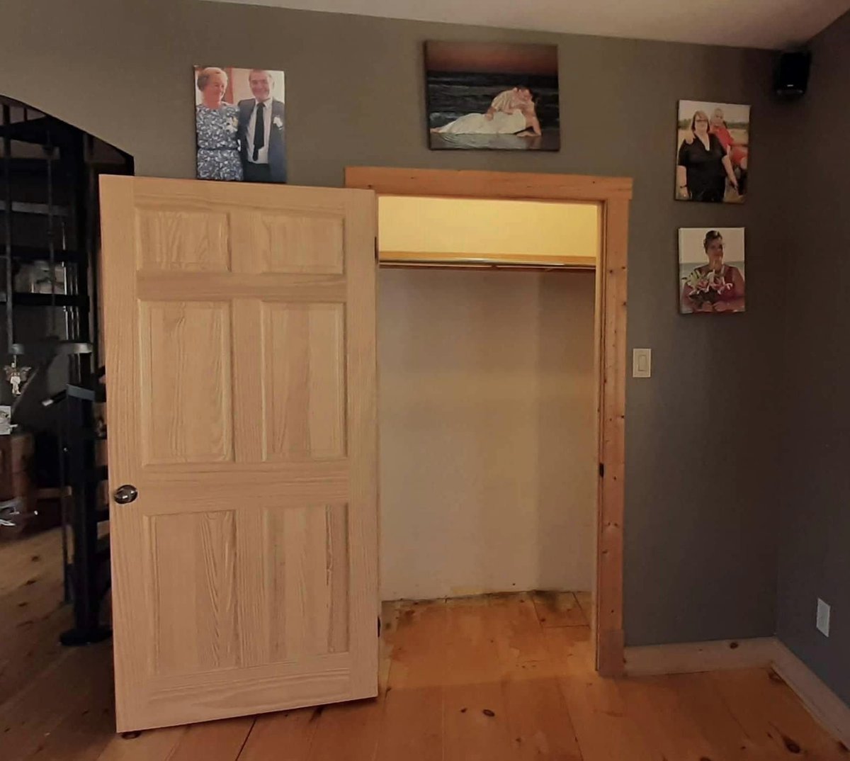 calwhitejr's tweet photo. How it Started . How it's Going . The accent wall lumber was salvaged from @arlenebw 's family home. The carperter signed it in 1950 . I saved his signature and gave it to his son who now has it displayed in his home ♥️ #Ibuildstuff https://t.co/KiWoKprGml