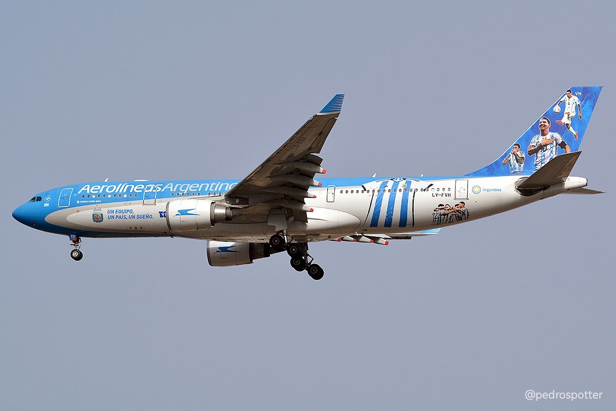 pedrospotter's tweet photo. ✈️#Airbus #A332 ✈️@Aerolineas_AR (LV-FVH) por #Barajas llegando de #BuenosAires (EZE)
#SeleccionArgentina #3estrellas #aviation #avgeek #aviationphotography #Argentina
@_MarianoGomez_ @Vock_log @PlanesSpotterAr @jgagnot @edadmartinez @Joacorobertt @jqfotoyvideo @airtangohobbie2 https://t.co/uBv0jjplUq