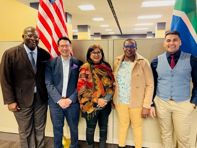 MizzouIntl's tweet photo. We’re always glad to visit with our friends from @UWConline! The University of Missouri and University of the Western Cape have been strategic partners since 1986. Learn more about the University of Missouri South African Education Program: https://t.co/QdZnNwd7t3 https://t.co/mOIWKfPSPd
