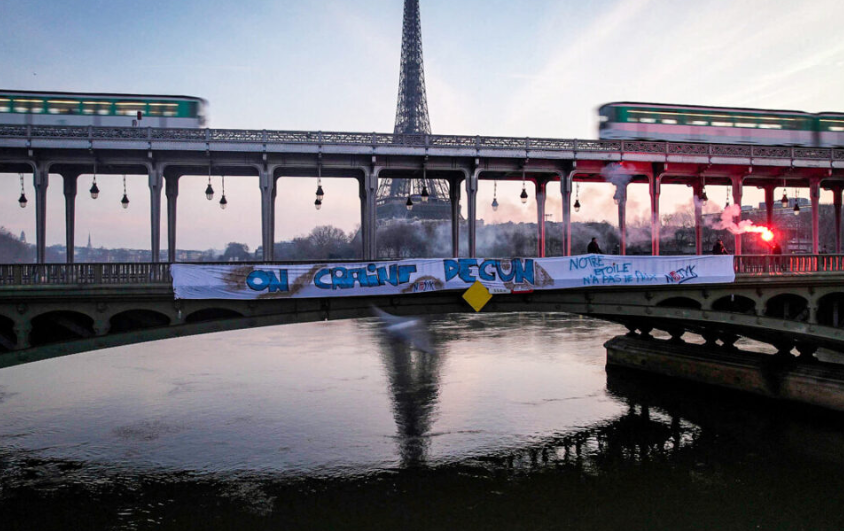 winwarzone's tweet photo. on craint dégun notre étoile n'a pas de prix, voila le message en plein paris, allez l'OM https://t.co/ZtCmbPP3r5