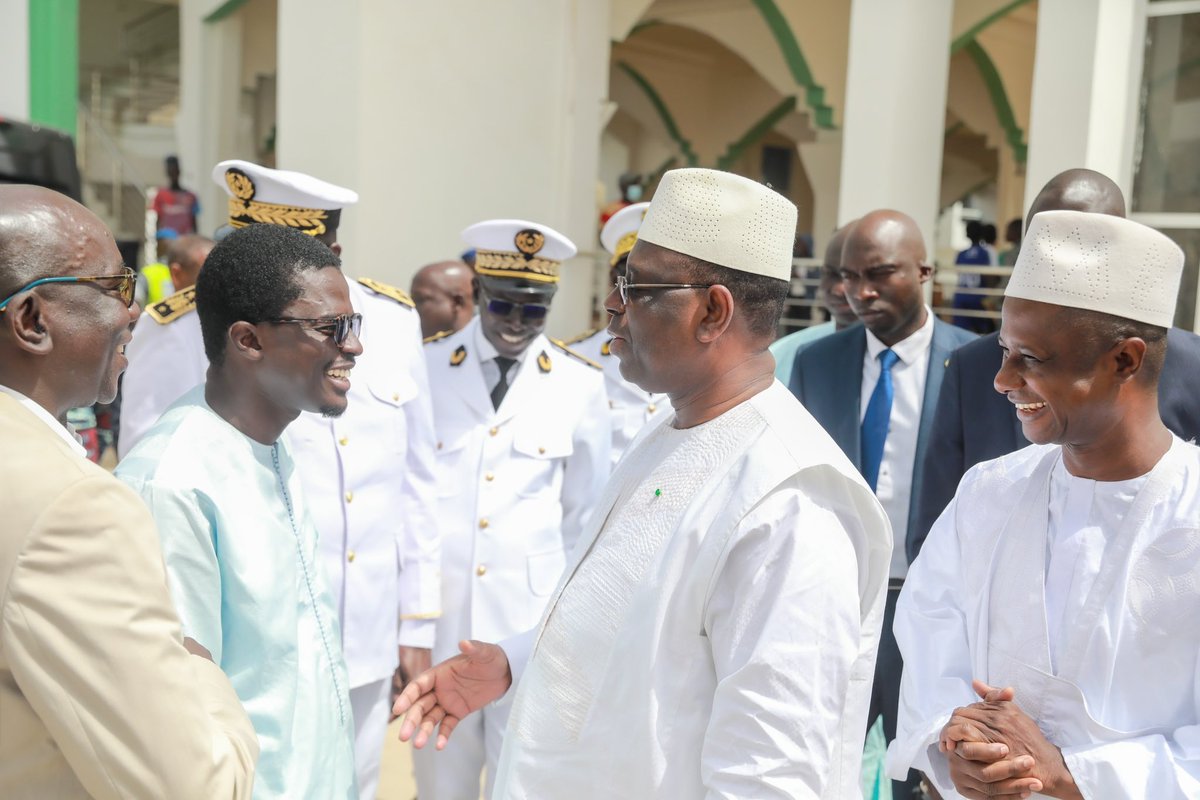 PR_Senegal's tweet photo. A la veille de la célébration de la 143e édition de l’Appel de Seydina-Limamoulaye, le Président @Macky_Sall s’est rendu à Yoff layène. La visite a été l’occasion pour le Chef de l’Etat de rassurer sur le maintien de la stabilité du pays. https://t.co/fgmQFzxejj