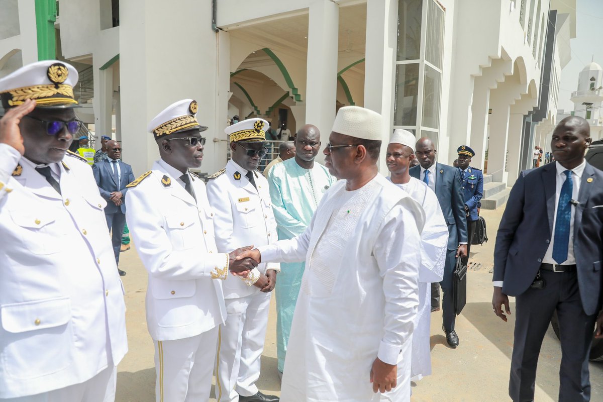 PR_Senegal's tweet photo. A la veille de la célébration de la 143e édition de l’Appel de Seydina-Limamoulaye, le Président @Macky_Sall s’est rendu à Yoff layène. La visite a été l’occasion pour le Chef de l’Etat de rassurer sur le maintien de la stabilité du pays. https://t.co/fgmQFzxejj