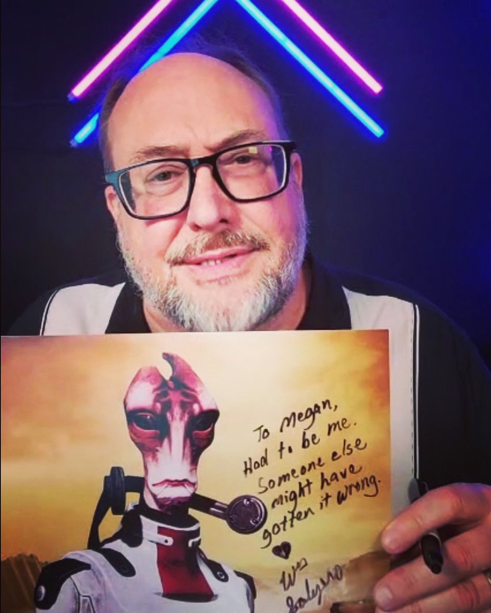 BioLuminesa's tweet photo. Got Mordin Solus’s voice actor William Salyer’s autograph 🥰 I wish Garrus’s voice actor did signings because I would love to get his too 🥺 #MassEffect https://t.co/nxvUOr2pV8