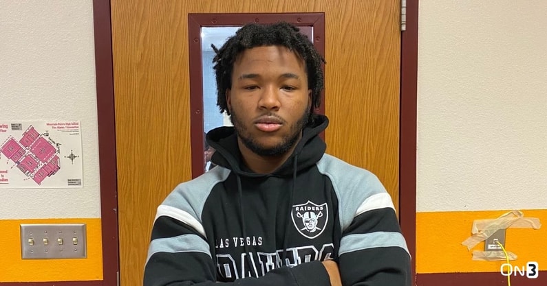 dschott328's tweet photo. After a strong junior year at Phoenix Mountain Pointe, 2024 RB Randle Parker has “something to prove” heading into his senior season. He recently added another offer from Northern Arizona. 

Read: https://t.co/xXxvZdGxW4 https://t.co/JRA8AMR5Ga