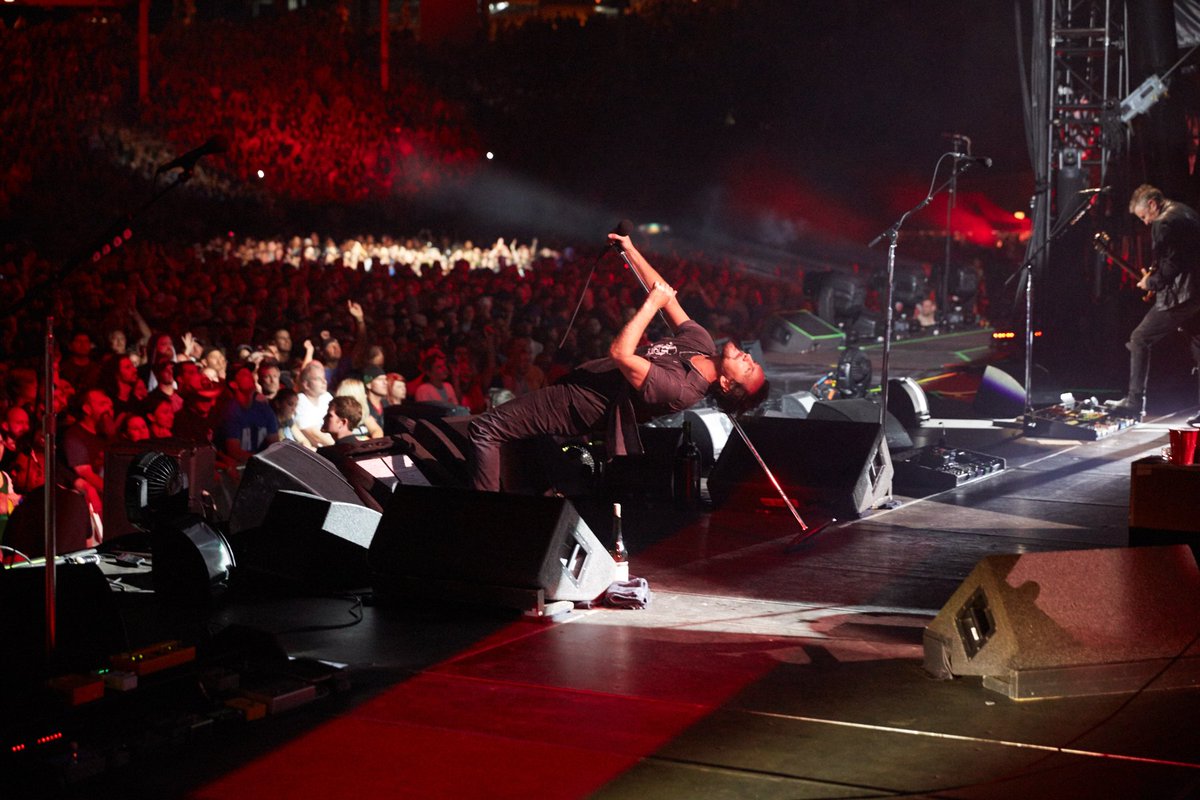 PearlJam's tweet photo. Chicago, 2016.

📸: @Danny_Clinch https://t.co/Q93GQiOYt2