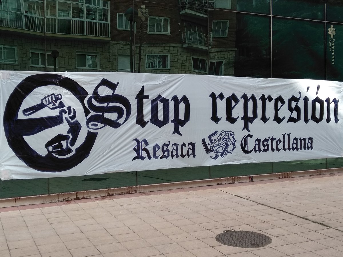 Resaca97's tweet photo. Domingo con espacio para la reivindicación, y empate in extremis contra un rival directo por una plaza para el ansiado play off.

Colabora con los sancionadxs, mañana puedes ser tú.

Vuestra represión sólo aumenta nuestro odio. https://t.co/CThzjFEzdn