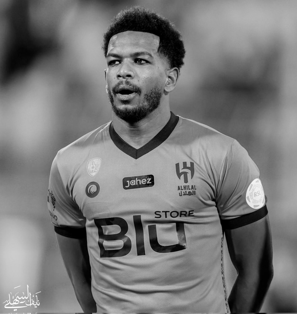 a_binkamal's tweet photo. المعيوف واللاعب الكوري وعدد من لاعبين الهلال قاموا بالاعتذار لجمهور الاهلي على تصرف البليهي القدْز 
..
والله اقدْر مما كنت اتصور ..
بعض اللاعبين محتاجين للتربيه قبل التدريب .. https://t.co/Kv2WiPUC8a
