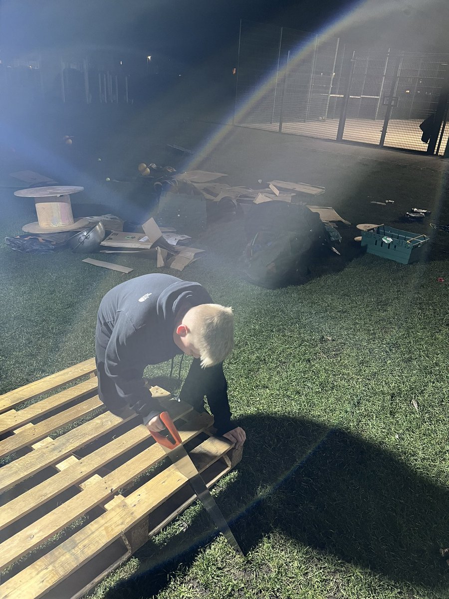 ranger_play's tweet photo. The young people have been cutting up some firewood to keep us all warm at our 11+ ‘Have a go’ session tonight 🪵 🔥 https://t.co/ZXMffVTmrG