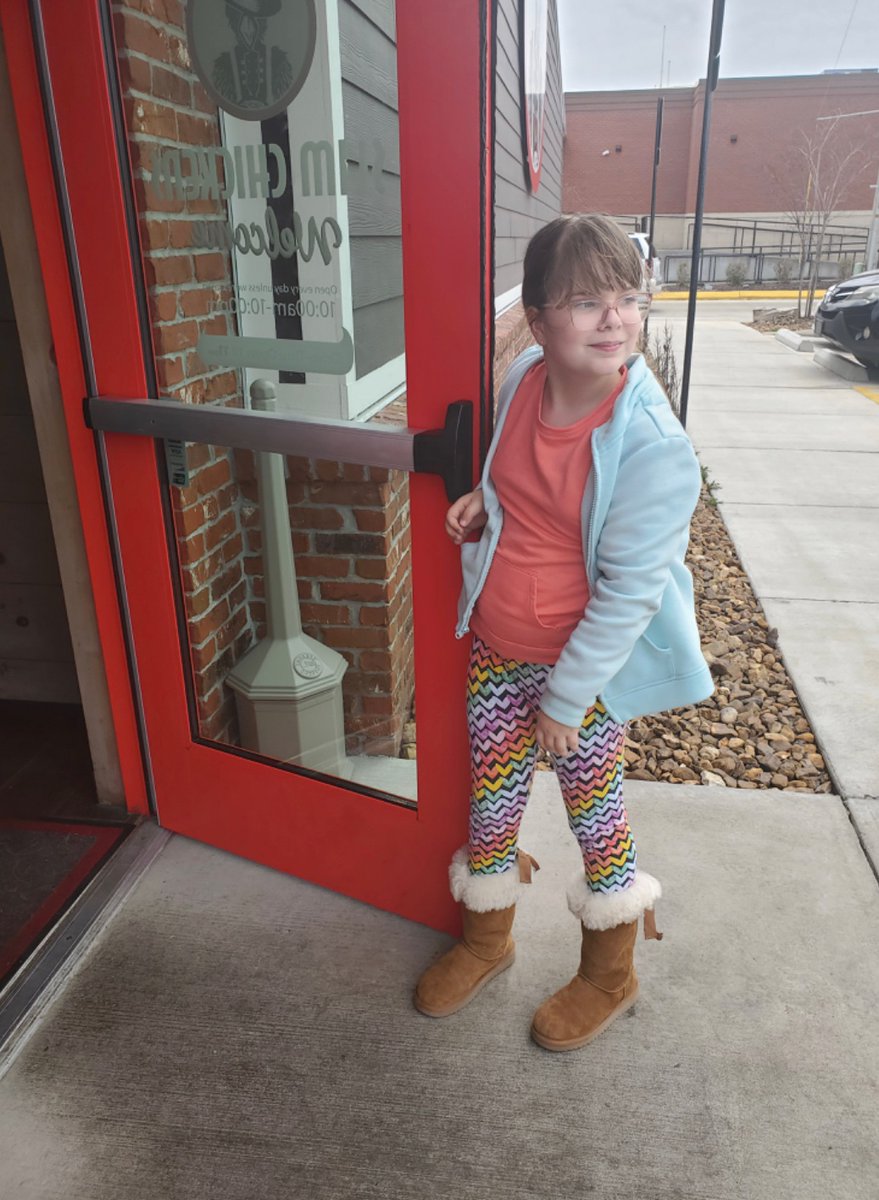 RoseHillRaiders's tweet photo. Michelle holding the door for customers going into Slim Chicken Monday! #GoRaiders #RandomActsofKindnessChallenge
Make sure to submit your photos of scholars performing acts of kindness to rtclark@jmcss.org.
@TiffanyGreen08 @JMCSchools @suptking https://t.co/NRQstBwwlb