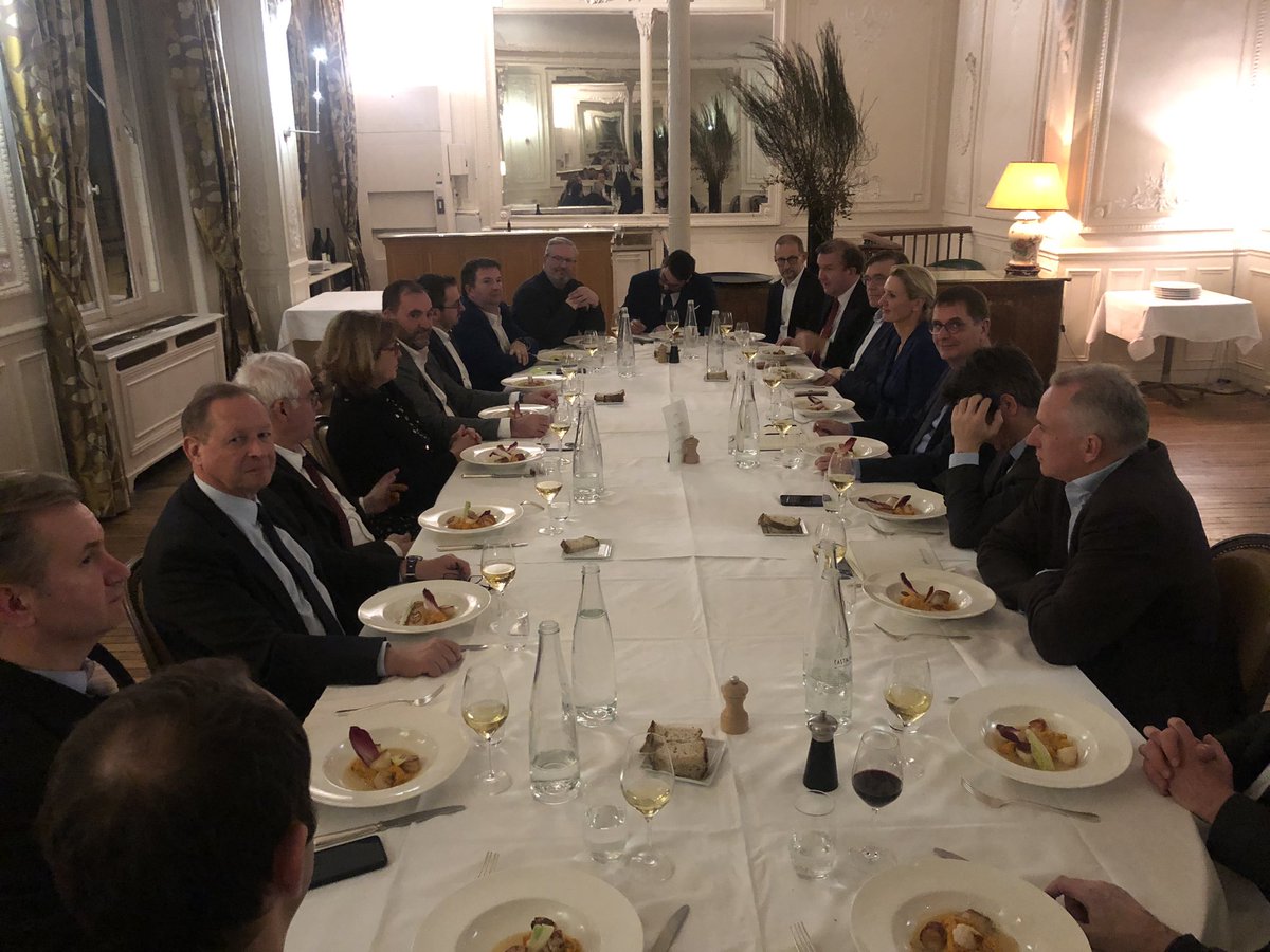 APBAHUON's tweet photo. #CGCI reçoit @CSOEC @CSMEXPERTISE Cécile Saint Michel
#attractivite #RSE #formation #factureelectronique autant de sujets abordés https://t.co/VwX03YHLhI