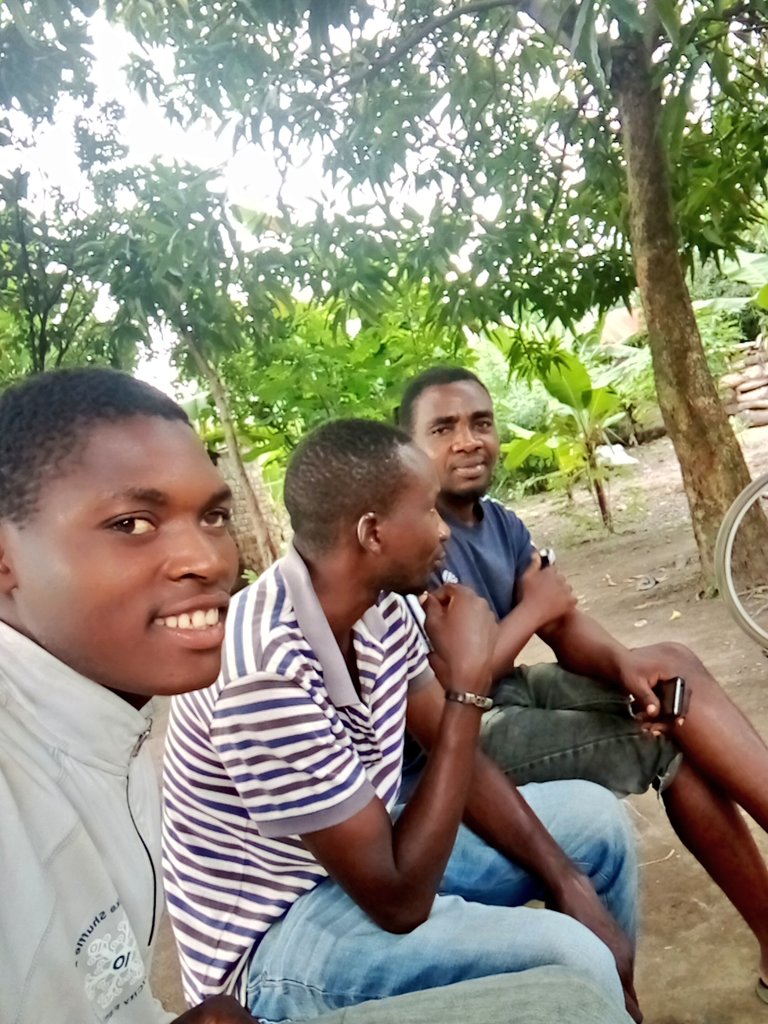 DHansuly's tweet photo. tupo kijiweni tunajitafutia riziki angarau maisha yasoge pia utakacho kipat mushukur mora wako🙏 https://t.co/JV8igNcouX