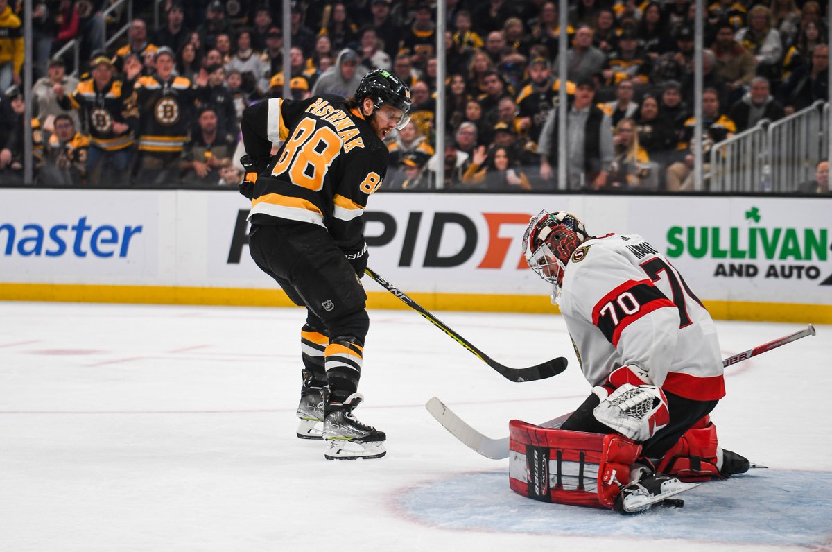 NHLBruins's tweet photo. That's some fine fusilli finish 🍝 https://t.co/YF0inWjKHE