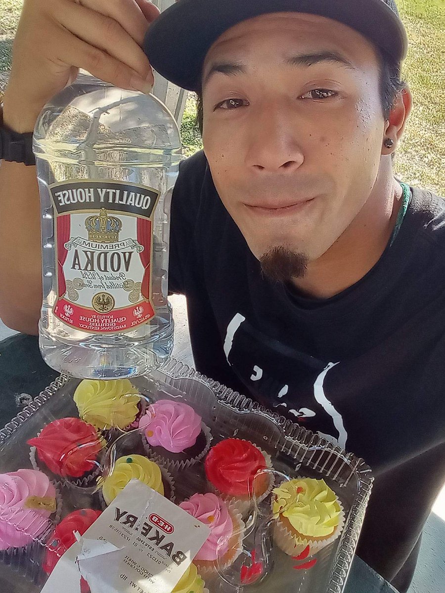 an01161995's tweet photo. Throwback to my 28th birthday of January 16th at the park, thanks to y'all for all the shit that y'all have done for me since day one. God bless to both of y'all โค๏ธ๐ฏ #Memories #WastedAf #Vodka #Familia https://t.co/dqkTG4aAYZ
